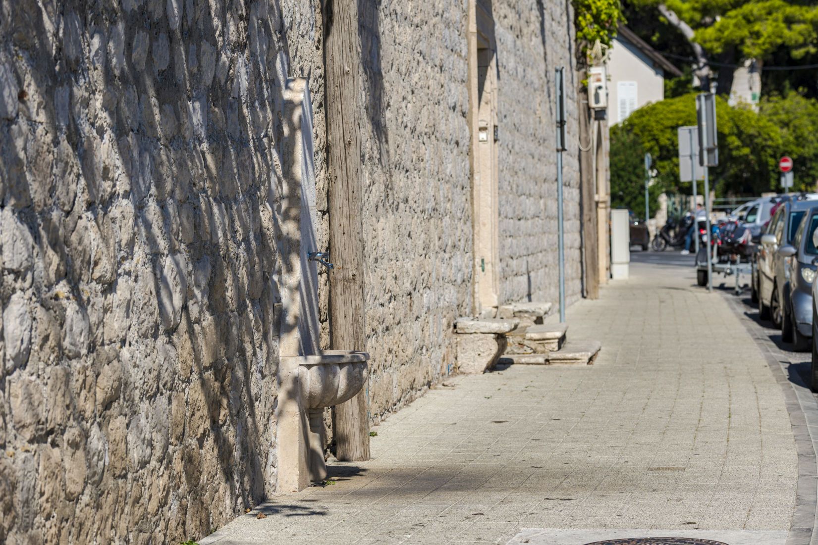 Fontana na Lapadskoj obali ispred kućnog broja 27