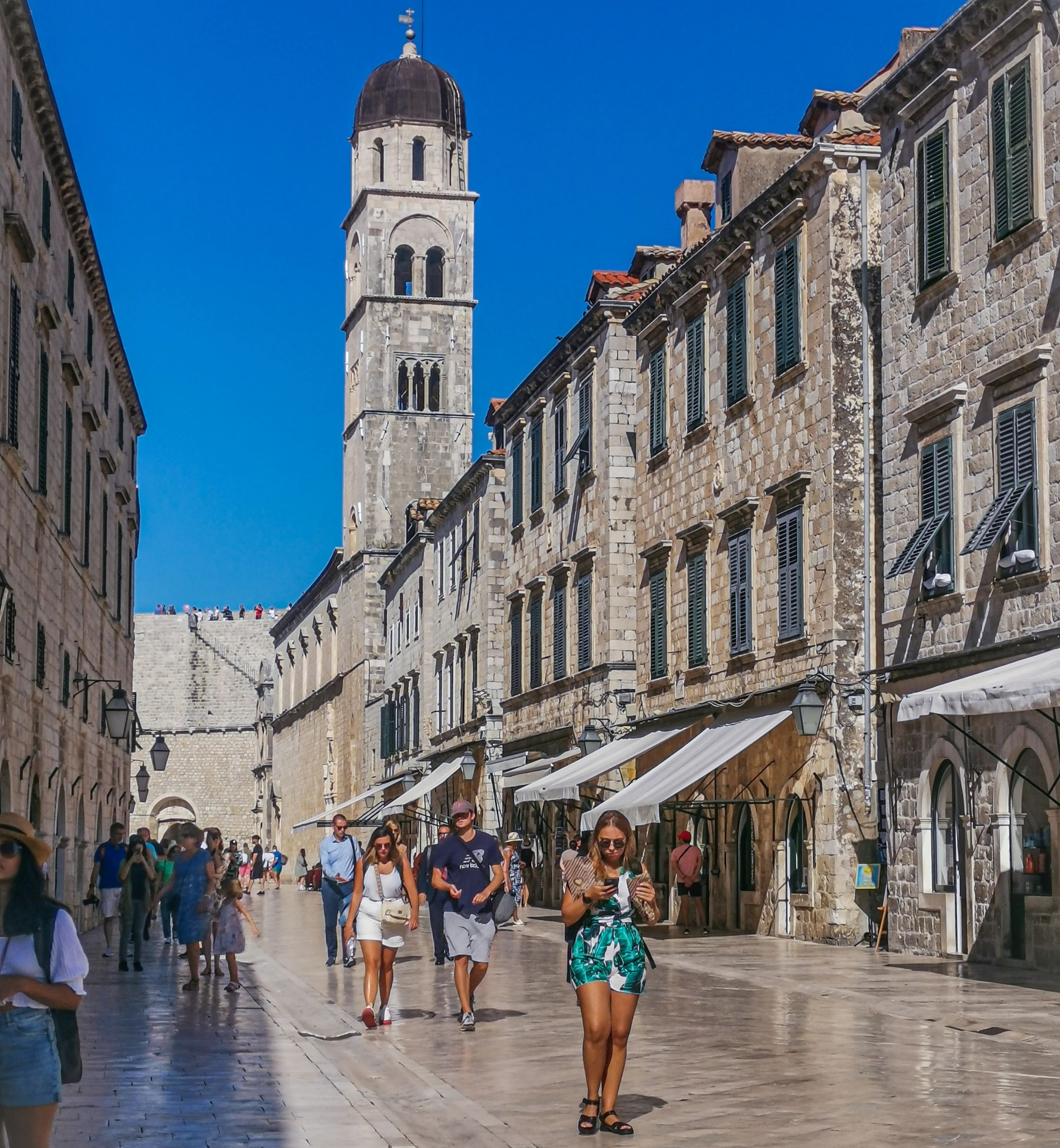 ODLIČAN TURISTIČKI KOLOVOZ U DUBROVNIKU